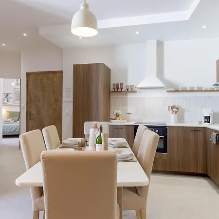 8 Rue Du Marche Forville By Halldis *