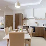8 Rue Du Marche Forville By Halldis *