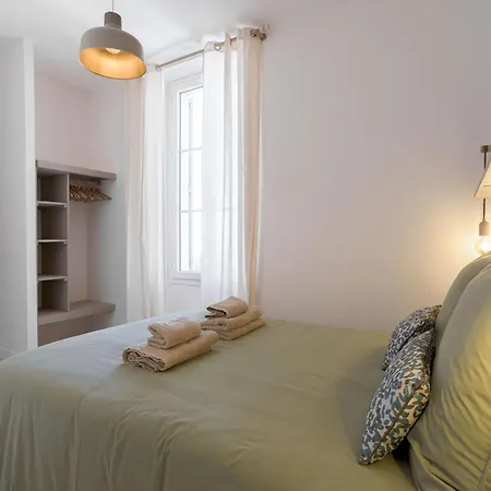 8 Rue Du Marche Forville By Halldis *